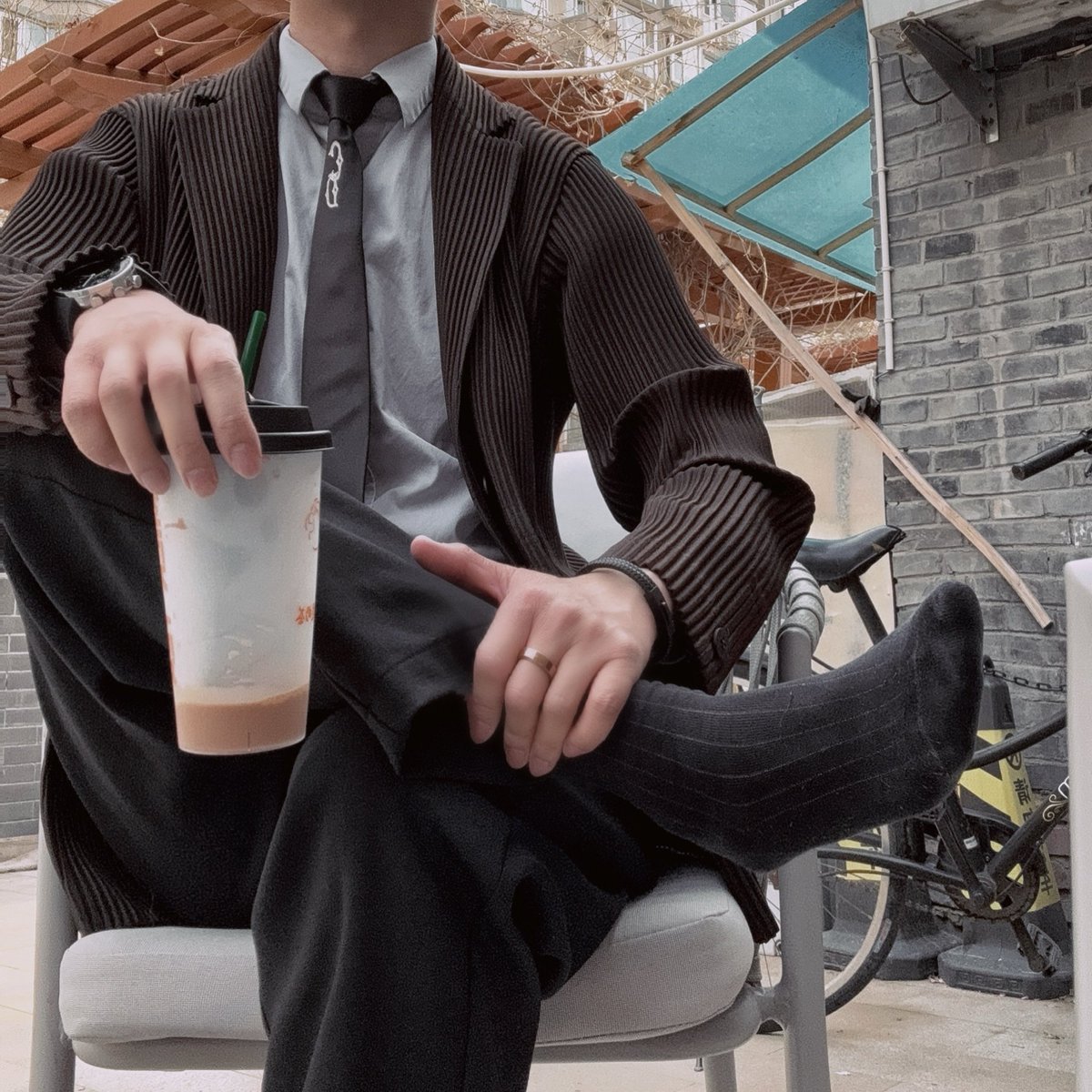 活在当下就好，不要预知明天的烦恼。