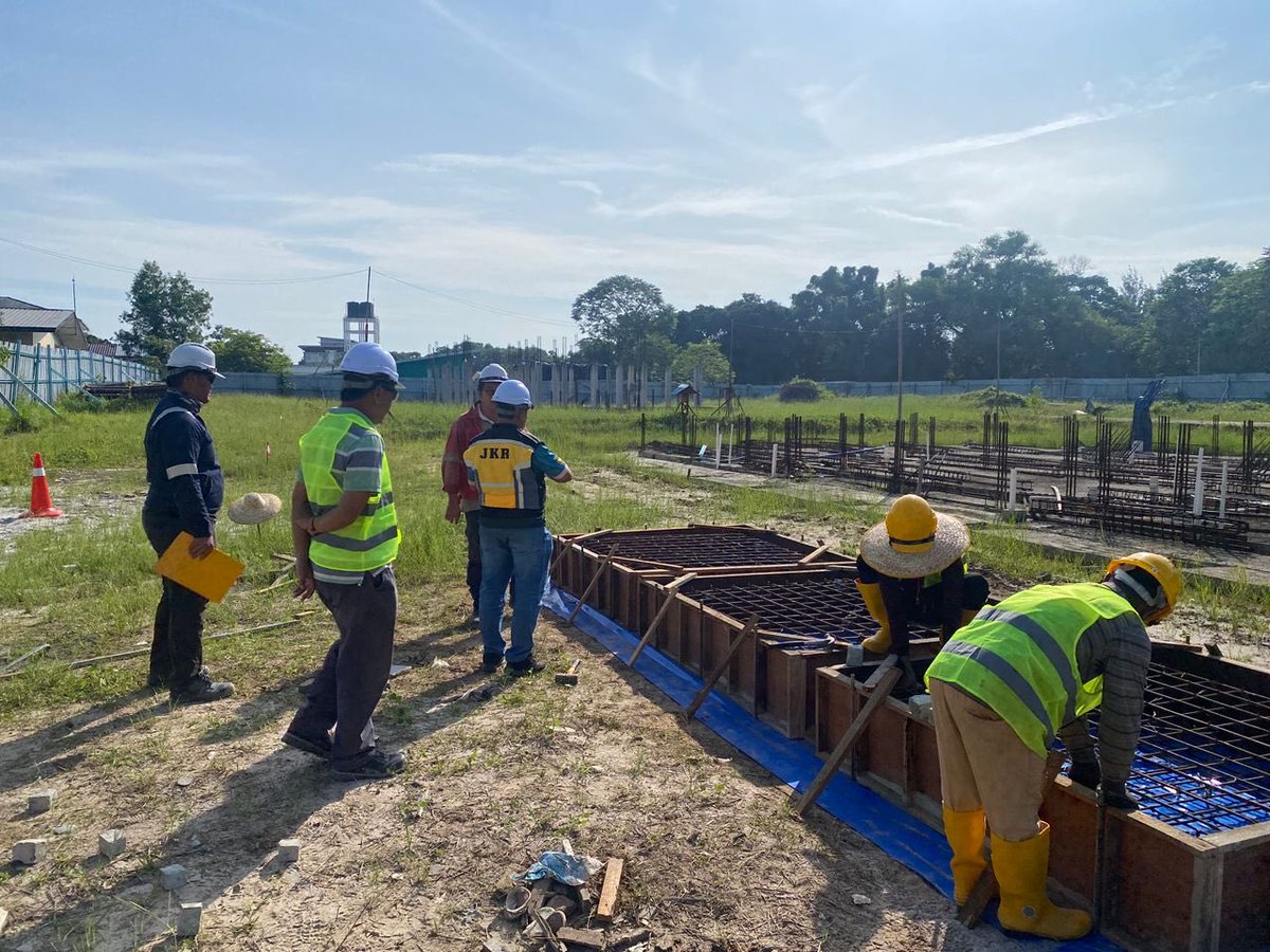 JKR Labuan (@jkrlabuan) on Twitter photo Lawatan tapak YBrs. Tuan Pengarah JKR WP Labuan ke Projek Kuarters Kesihatan Labuan. - Perbincangan dan khidmat nasihat teknikal
<a href="/RoslanisE/">Roslan bin Ismail</a>
<a href="/TKPKR_Infra/">TKPKR (Sektor Infra)</a>
<a href="/IPJKR_Official/">JKR Malaysia Rasmi</a> Lawatan tapak YBrs. Tuan Pengarah JKR WP Labuan ke Projek Kuarters Kesihatan Labuan. - Perbincangan dan khidmat nasihat teknikal
<a href="/RoslanisE/">Roslan bin Ismail</a>
<a href="/TKPKR_Infra/">TKPKR (Sektor Infra)</a>
<a href="/IPJKR_Official/">JKR Malaysia Rasmi</a>