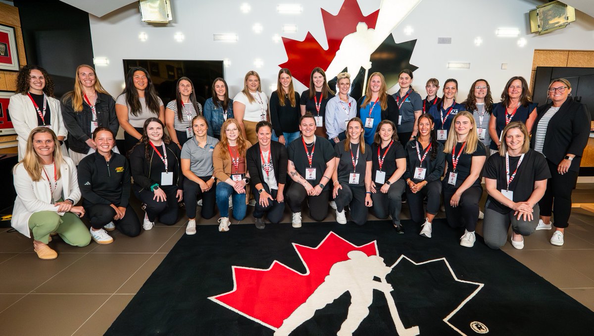 HockeyCanada's tweet photo. We were proud to welcome 22 women to Calgary this weekend for the first-ever #WeAreCoaches HP1 seminar! 🙌

C’est une grande fierté d’avoir accueilli 22 femmes à Calgary en fin de semaine pour le tout premier séminaire #LesEntraîneuses du profil HP1! 🙌 https://t.co/gdsbFYoRc8