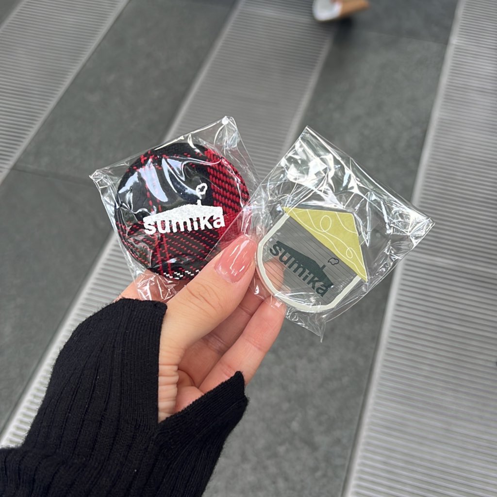 kei____ho's tweet photo. 今日たまアリにいる方で、ステッカーミラーと交換して下さる方いましたら、ご連絡ください！

#sumika
#スミヴァーミ https://t.co/QgzOwK1vTq