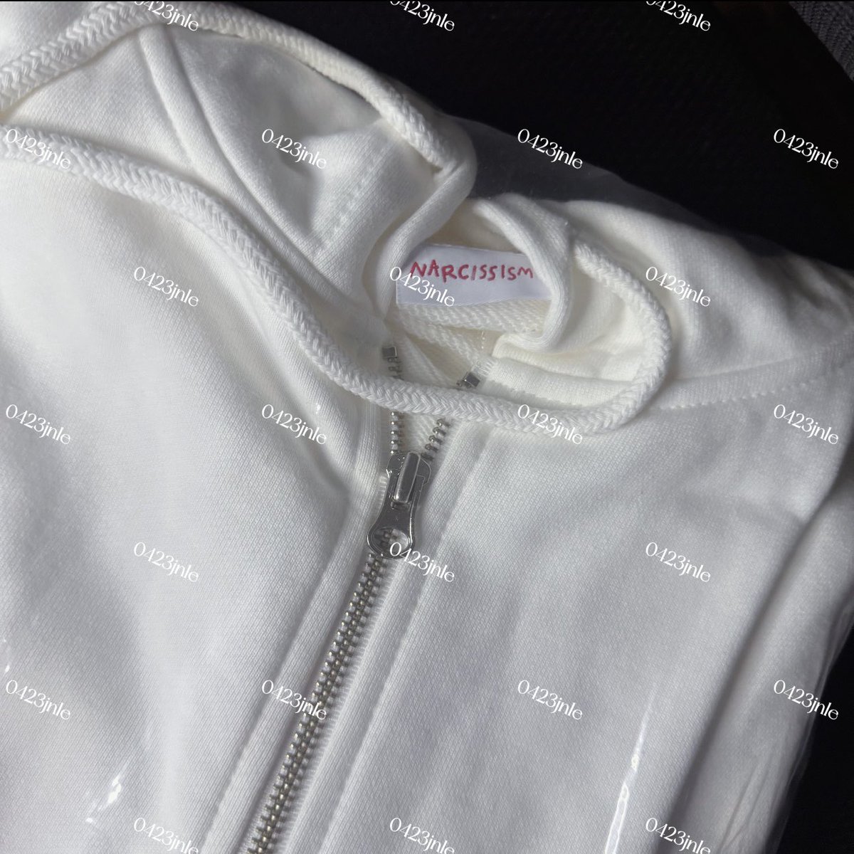 0423jnle's tweet photo. wts lfb ph help rt

REPRICED ❗️

jaemin narcissism zip-up hoodie 
— ₱2,500 

check photo for more details :D dm to claim!

t. nct dream jaemin narcissism hoodie jacket pc photocard https://t.co/gHJRK7yZW5