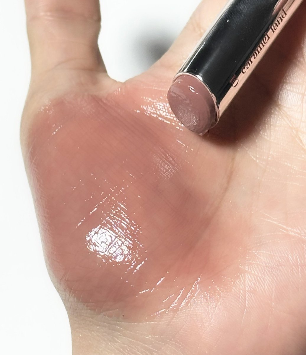 WiJupiter's tweet image. ลิปบาล์มโทนนู้ดน้ำสีสวยจริง🥺🍫 ชอบเนื้อทาง่ายได้บำรุงด้วยยย✨🫰