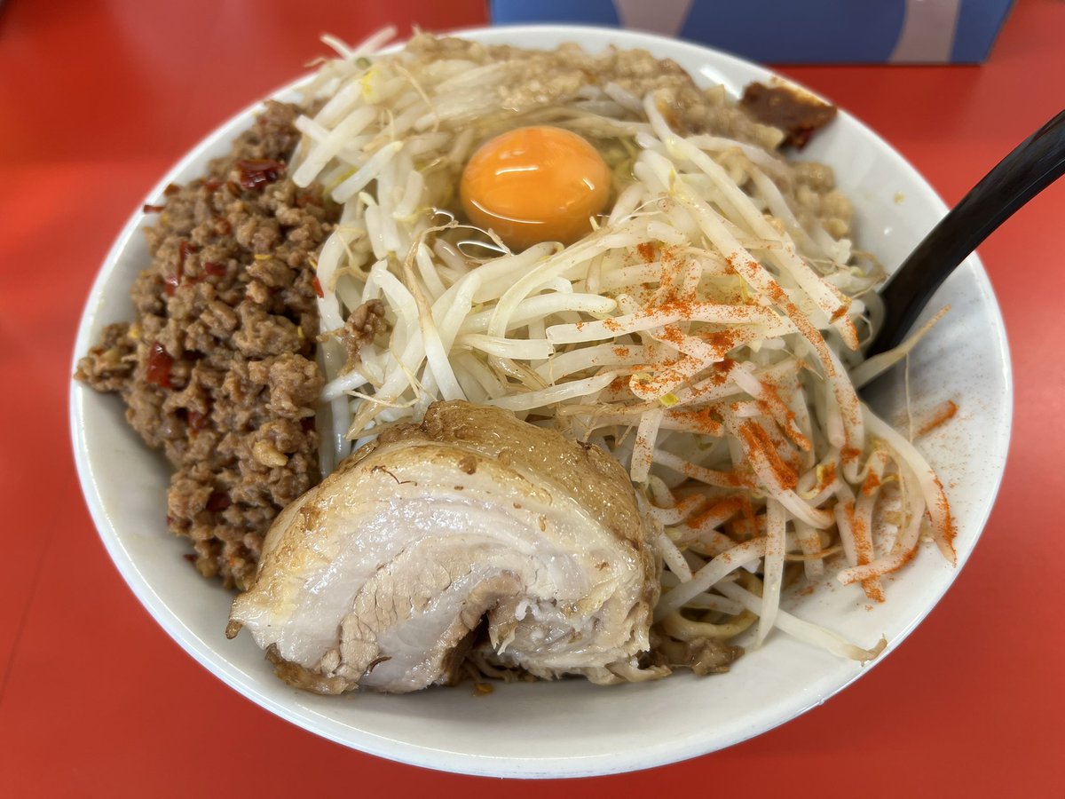 777nosnos's tweet photo. 立川マシマシ
ブラックカード13杯目は
中汁なし（麺450㌘）に
しました❣️満腹🫃〜✨ https://t.co/iYlITVQFKR