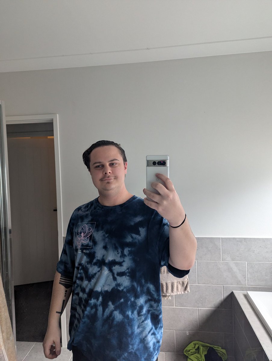 After 5 years I've finally cut the long hair.... Undecided how I feel about it tbh but maybe it'll grow on me 🤷