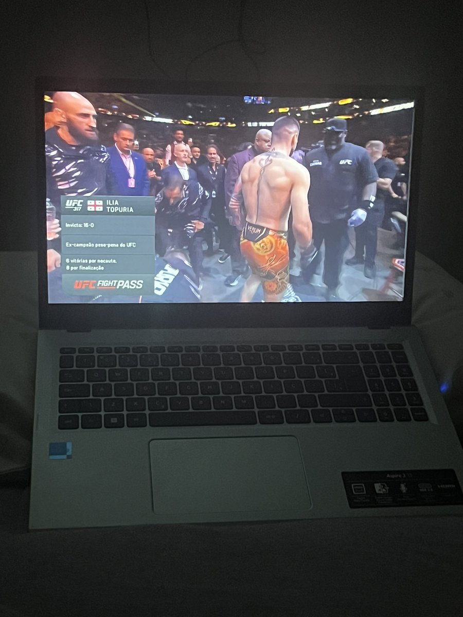 Dando o jeito pra assistir o <a href="/ufc/">UFC</a> <a href="/UFCBrasil/">UFC Brasil</a> ,Barra da Tijuca sem luz