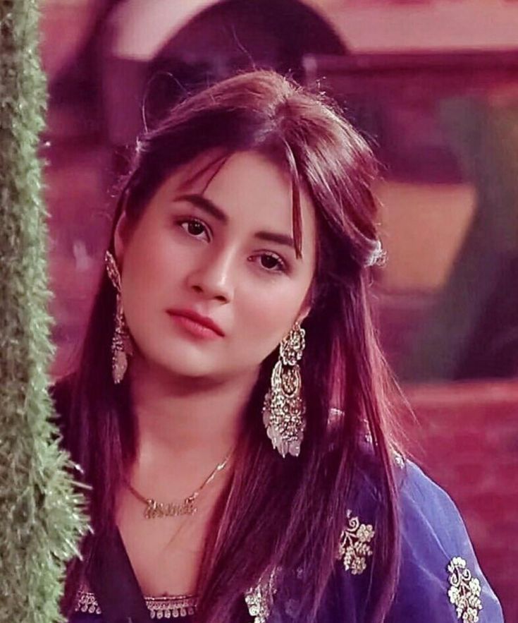 ساری عمر قسمت  چپیڑاں مار دی رہی ۔۔۔۔
درمیان وچ آ کے رک گئی 
اسی بڑے خوش ہوئے 
سانوں کی پتا سی ڈنڈے لین گئی اے 😒