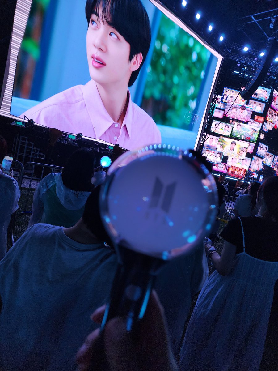 ILYSB7BTS's tweet photo. 석진콘 넘 즐거웠다 20250628 역시 방탄오프가 짱이다 https://t.co/6jyKhMEPVS