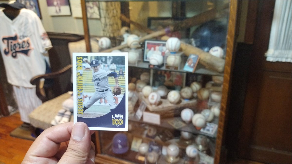 alhuerta22's tweet photo. Muchas gracias @AdanVar09638157 por tu gran obsequio.
Ya buscándole lugar aquí en el cubil felino!!!
Orgullosamente @tigresqroficial .
#JuegoDeEstrellasLMB
Nos faltó la foto. https://t.co/JiW3UQt1r2
