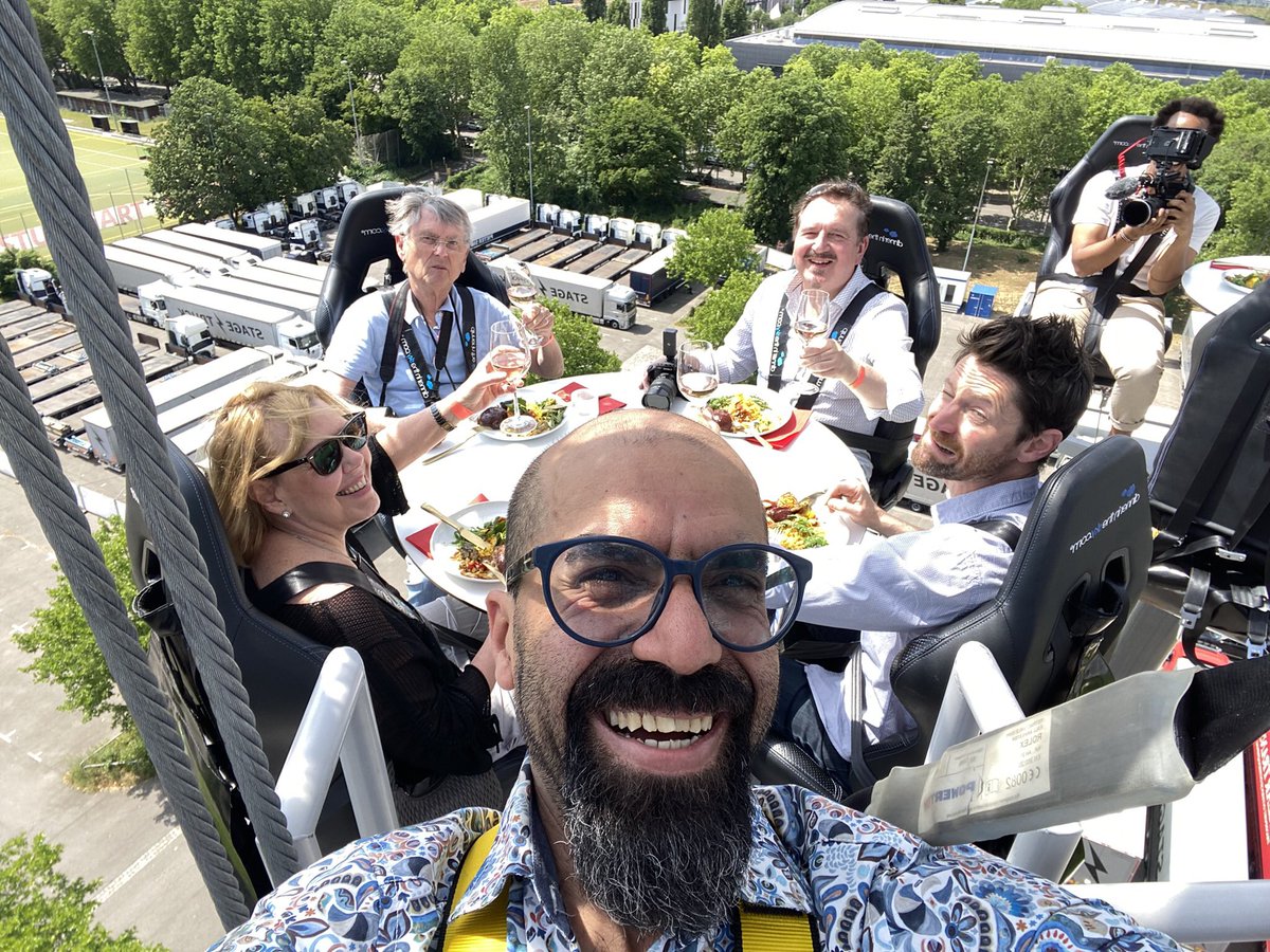 StuttgartInside's tweet photo. Dinner in the Sky - Stuttgart Wasen https://t.co/PooJCYvP9e