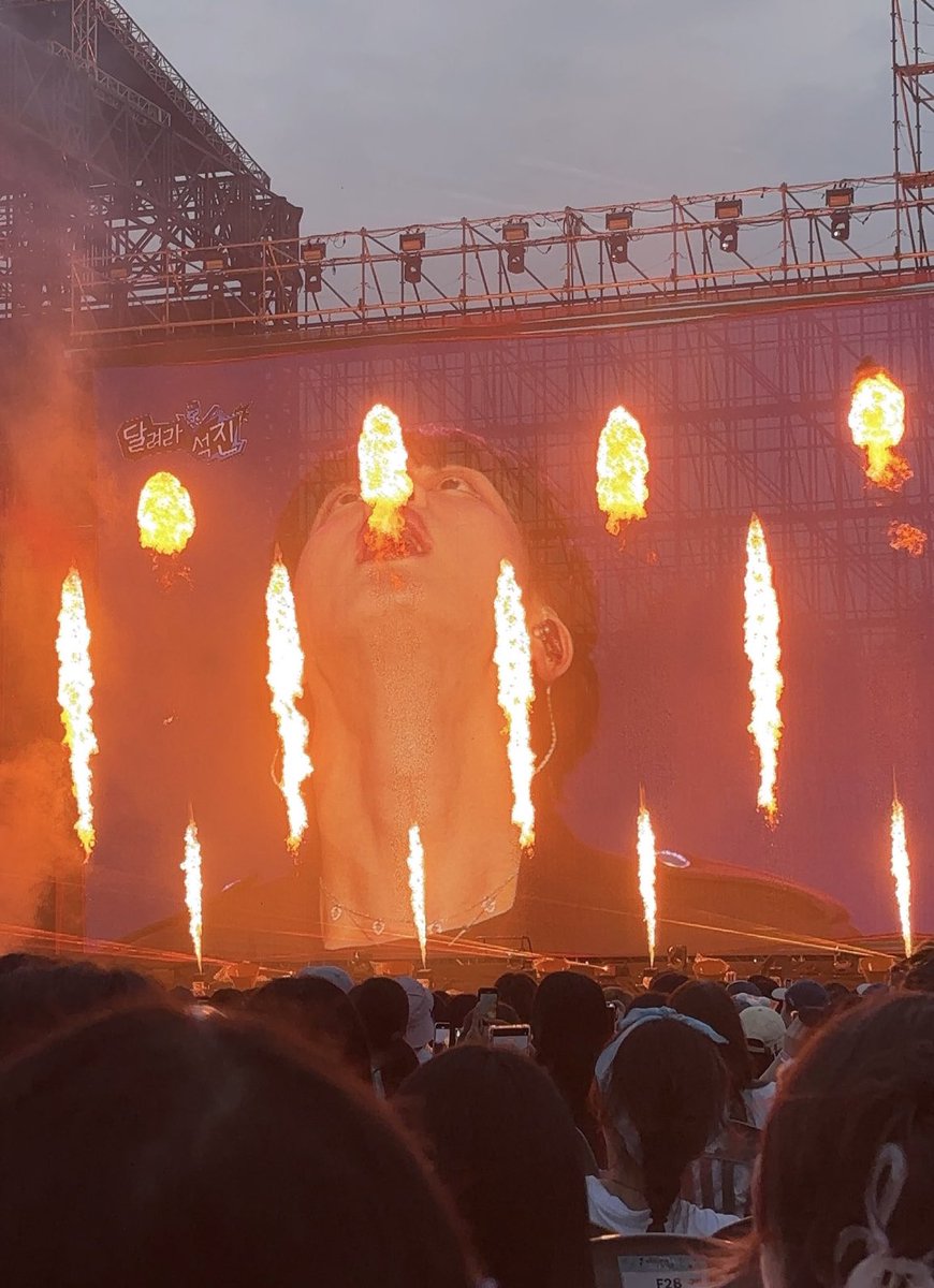 พี่จินพ่นไฟ โอ๊ยยยยยยยยย อะไรแบบนี้เกิดแต่กับพี่จิน 😭😭😭😭😭😭😭😭 5555555555555555555555555555555555555