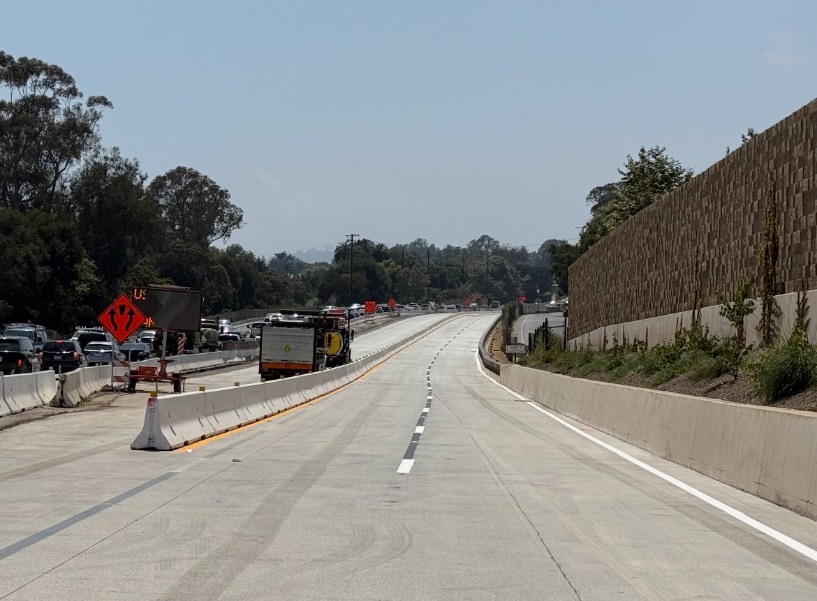 CaltransD5's tweet image. Travelers headed northbound on US 101 thru Montecito will be diverted away from the current split lane configuration and be re-directed onto two new concrete pavement lanes. This traffic switch will occur during the overnight hours. A southbound traffic switch will occur in July.
