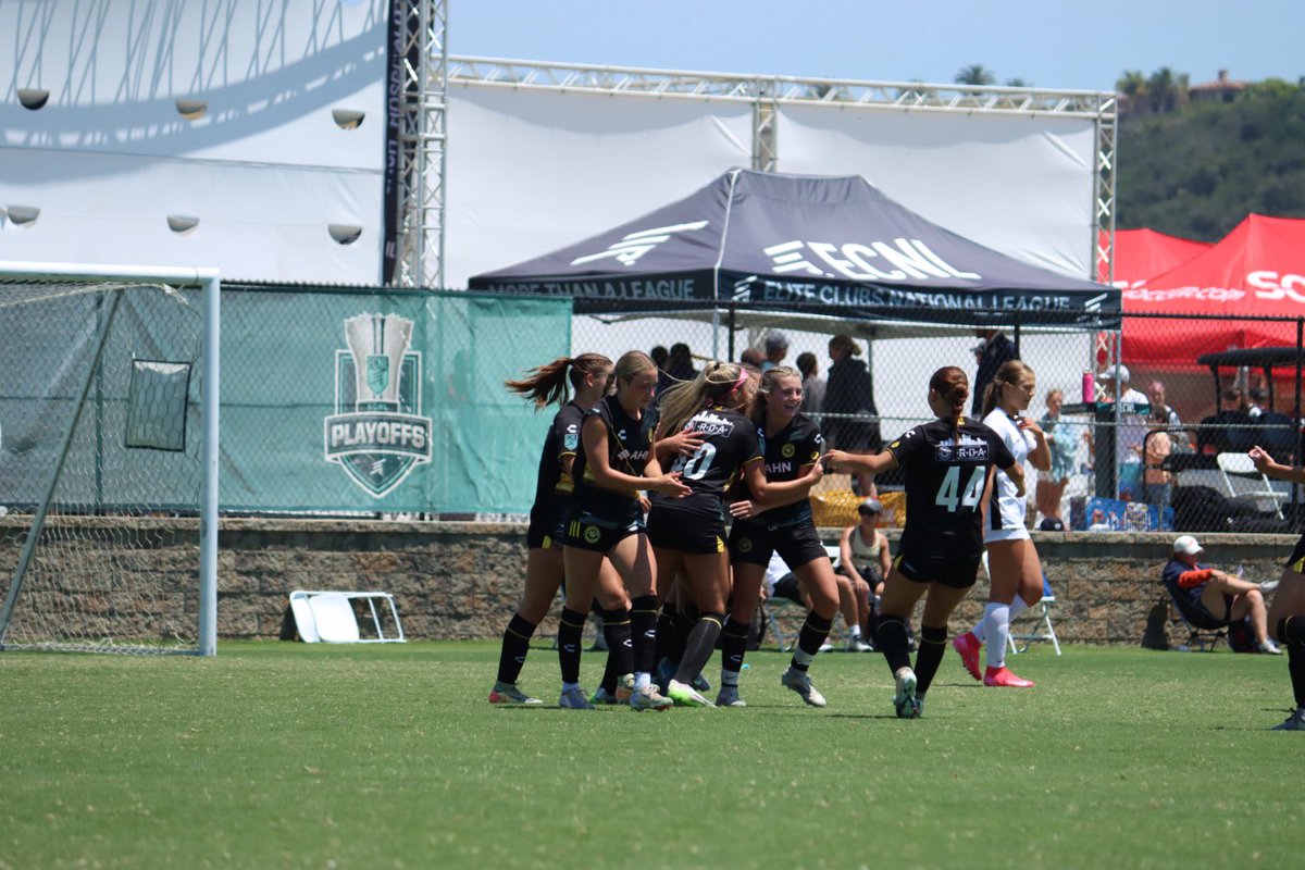 CamrynWoods22's tweet photo. tied it up 2-2 @ the end today  w/ this direct vs an incredible Beach FC team. so proud of my @HoundsAcademy girls for never giving up!! 🖤💛

thank you to the hundreds of coaches who lined our sidelines today!! 🫶🏼 
game 3 tmrw at 4:20 field #8 vs FC Stars! LFG!! @ImYouthSoccer @ECNLgirls @TopDrawerSoccer @TheSoccerWire @PrepSoccer @USYNT @CazzJoe @Scot22tie