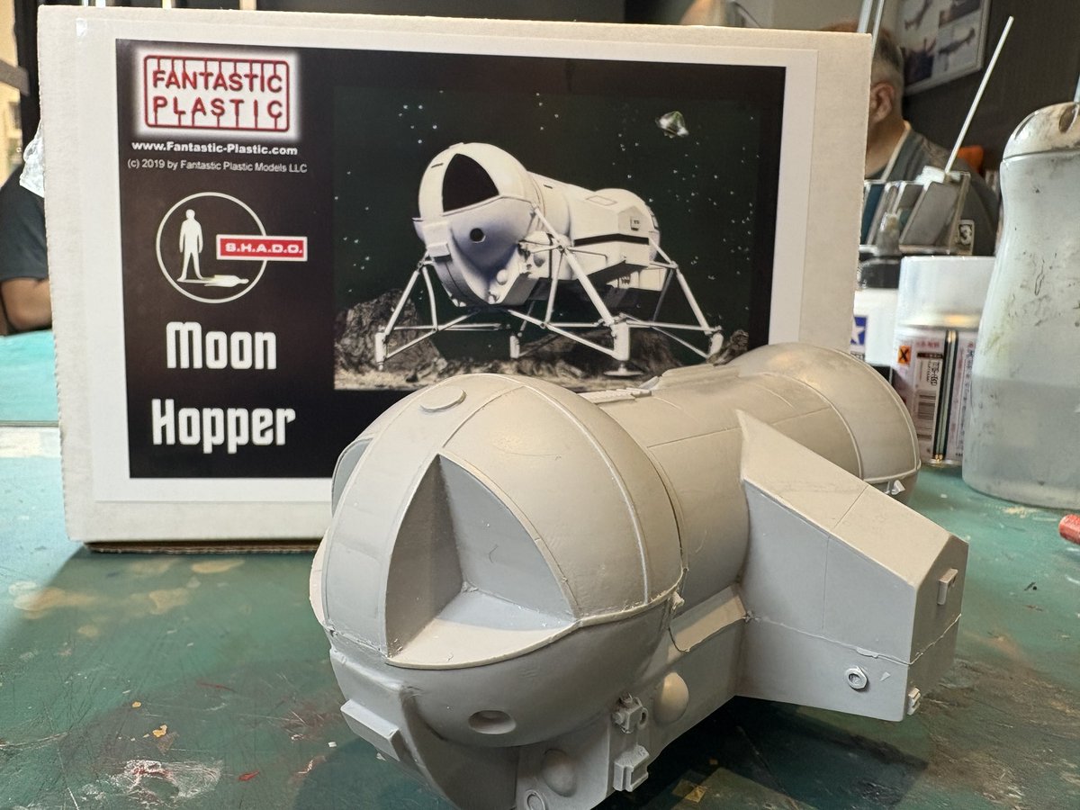 HASEGAWAMEIJIN's tweet image. ファンタスティック プラスチック製 1/72ムーンホッパー着弾!
1/72は、丁度良いサイズ感、ディテールも良い感じなので、脚の構造もバッチリ分かるので、温存している1/48ムーンホッパー製作の参考にできそう。