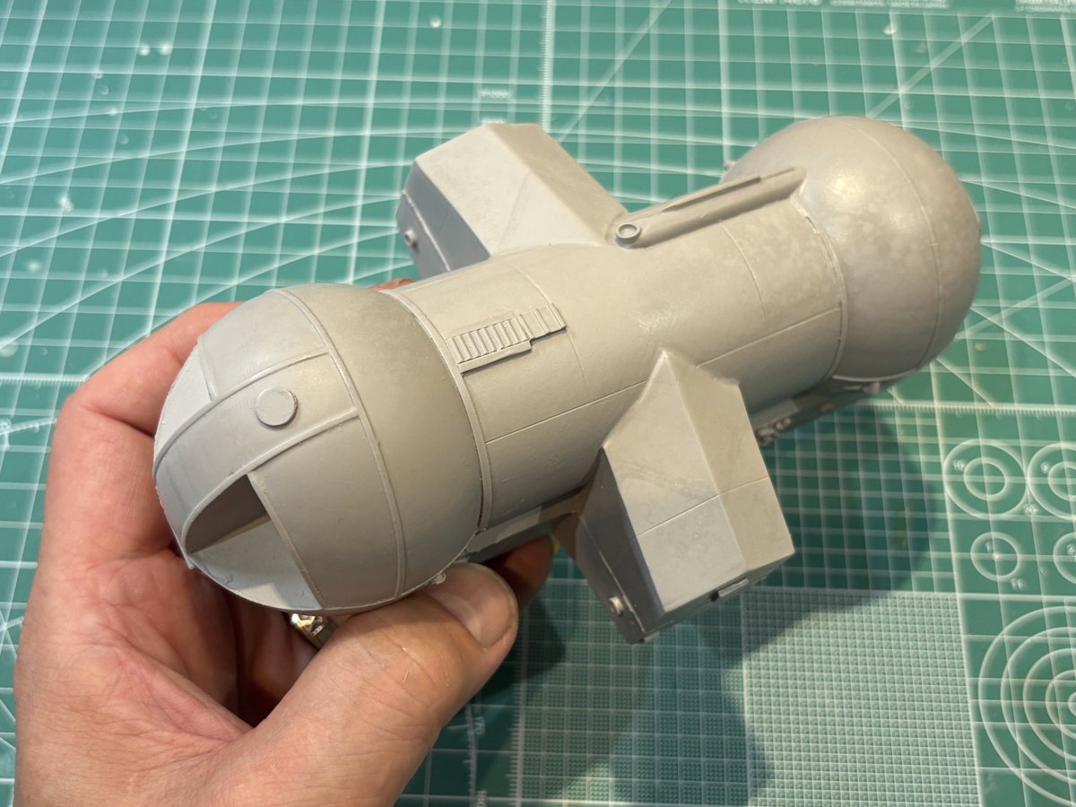 HASEGAWAMEIJIN's tweet image. ファンタスティック プラスチック製 1/72ムーンホッパー着弾!
1/72は、丁度良いサイズ感、ディテールも良い感じなので、脚の構造もバッチリ分かるので、温存している1/48ムーンホッパー製作の参考にできそう。