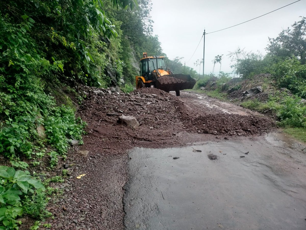 SHIVKUM77945894's tweet image. Damages in the state of Hi #Kasauli. #hppwd