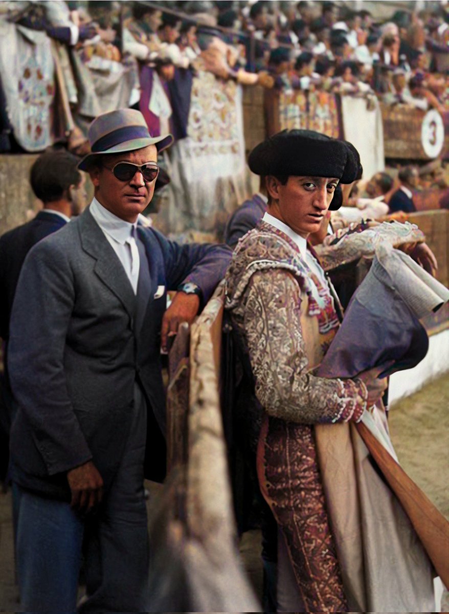 Tal día como hoy el 28 de junio de 1947 Manolete declaró

"Que ganas tengo de que llegue octubre. El público sólo está contento si voy camino de la enfermería
La existencia que llevamos los toreros es muy triste, de un lado para otro sin descansar en ninguna parte"

Nunca llegará