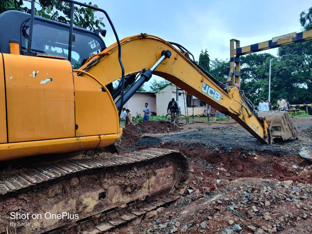 Under Pass work underway for LC Gate-4 at #Angol, Belagavi.

Pics Arrangement by Correspondent Sagar.