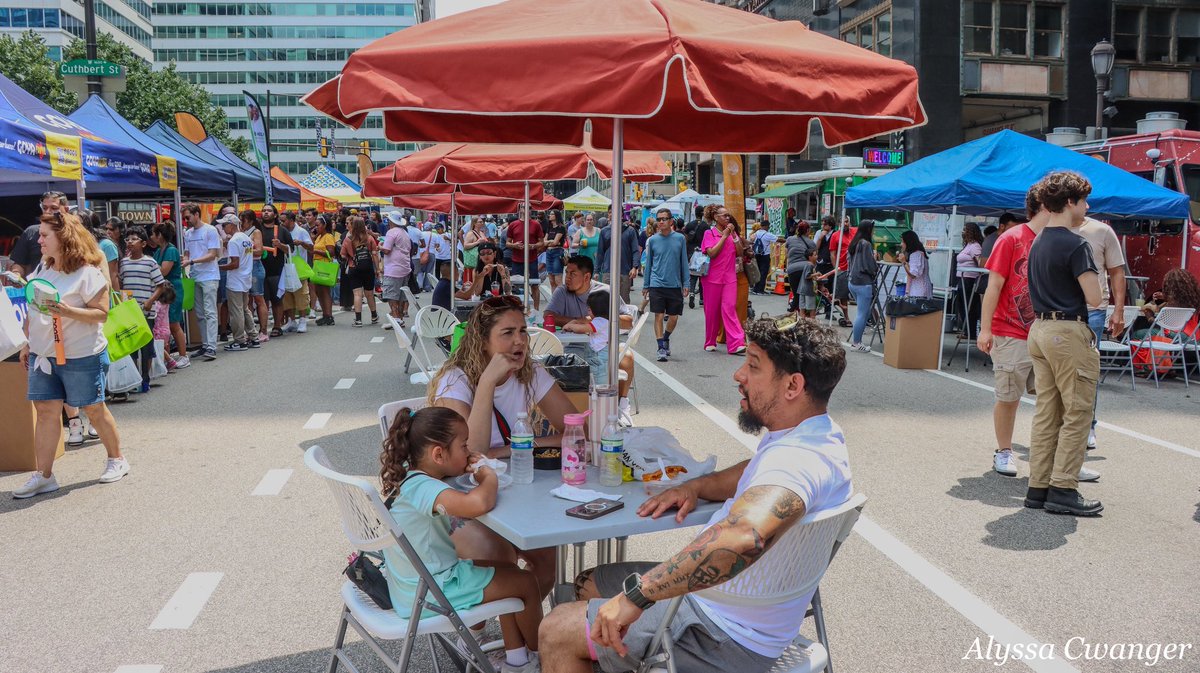 cwanger_alyssa's tweet image. Concilio’s Annual Hispanic Fiesta with Ivy Queen today at LOVE Park in Philadelphia! @LOVEParkPhilly @ccdphila @visitphilly @July4thPhilly @Wawa @IvyQueenDiva @PhilaParkandRec @6abcWeather @Brittany_Boyer @PaytonDomschke @PhillyMayor @philartdotnet @GoyaFoods @CanonUSA