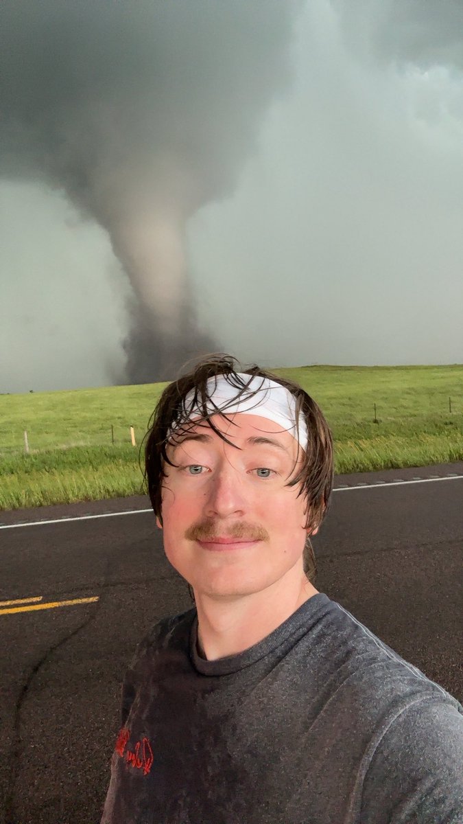 JimothyPimpin's tweet image. Some absolutely insane pictures of videos of the tornado between Gary and clear lake SD