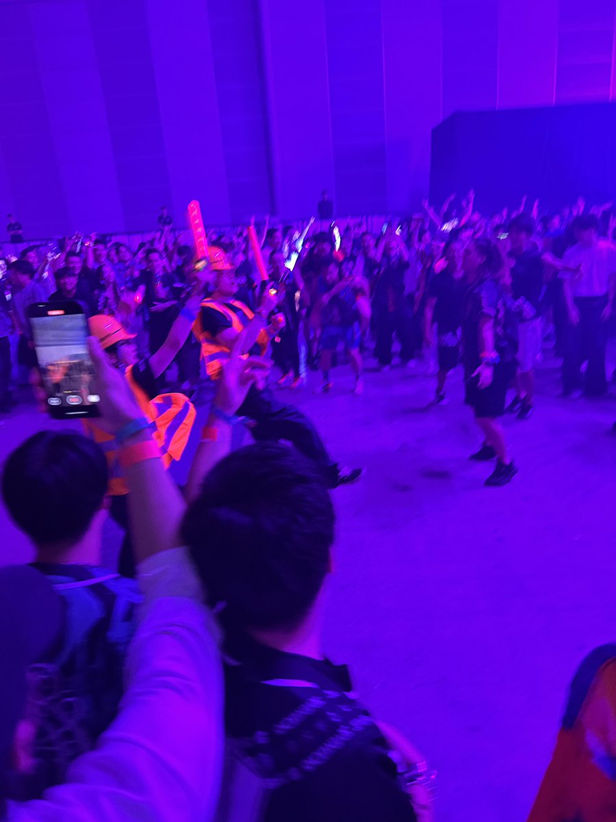 OsyouCH_game's tweet photo. Dubscribeでモッシュ始まったwwww
#wdjfjapan #Dubscribe https://t.co/wbckhSb72e