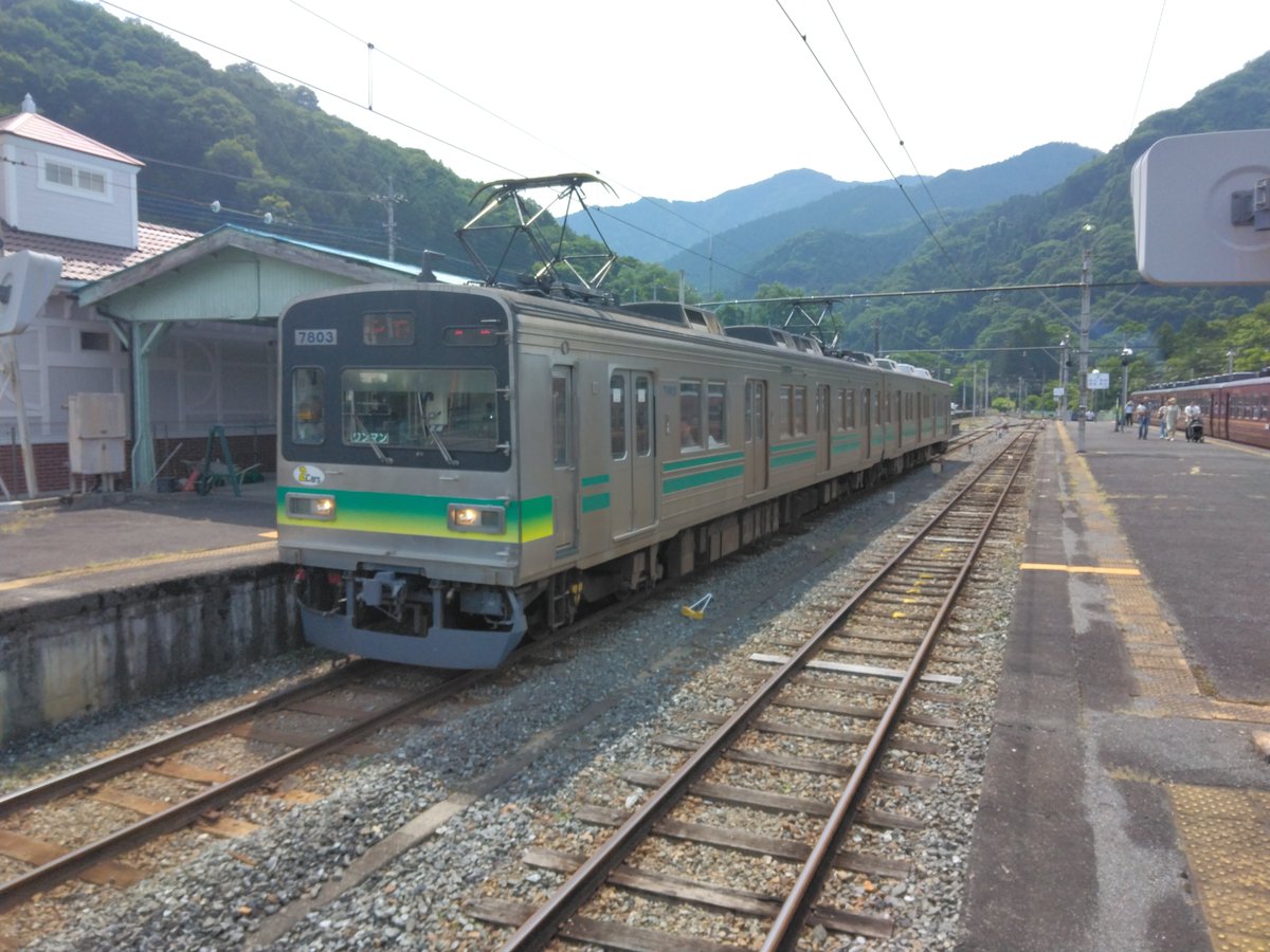 平面顔で前パンタとか魔改造されすぎでは。