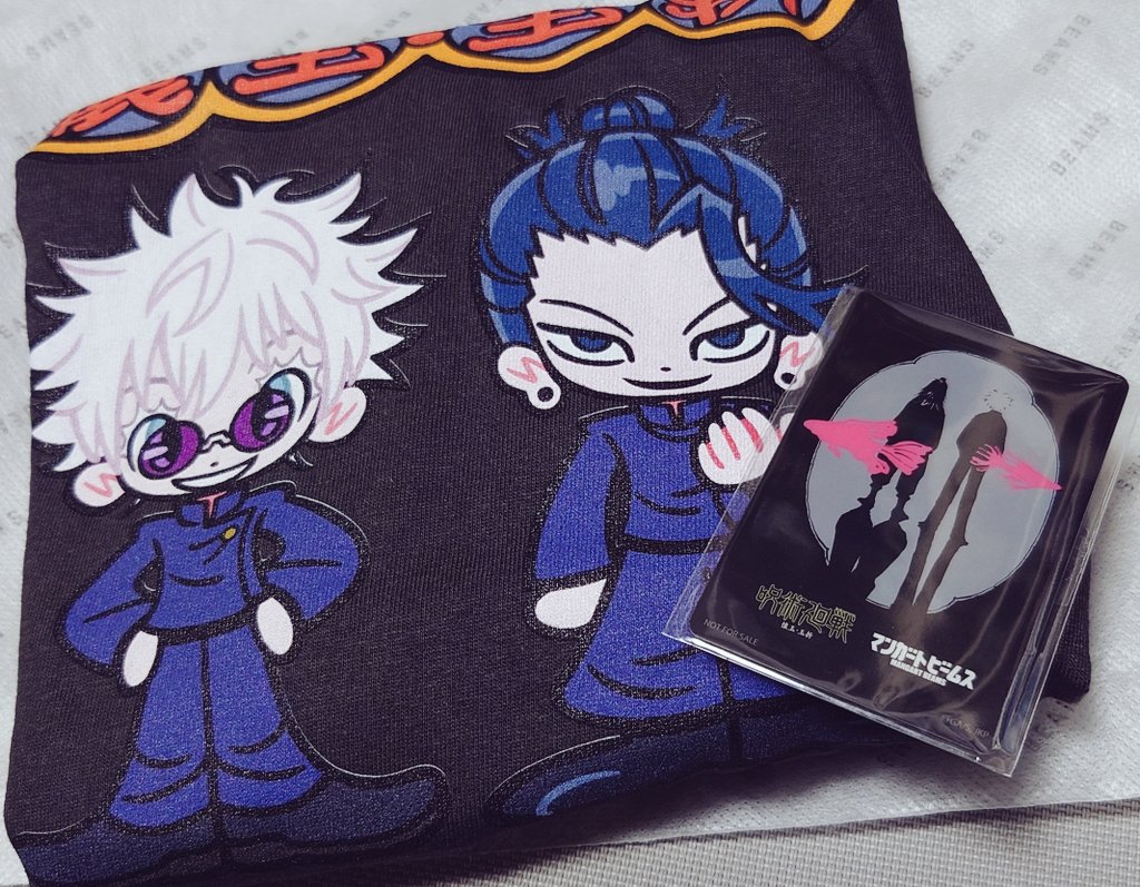 D_D_U_U_'s tweet image. 昨日行ったらTシャツは残り僅かだったけど特典は余裕ありそうな感じで特典だけでも売ってほしいくらい…
後ろ姿のイラスト、ポスターとかポスカとか出してくれないかな
配色もかわいいし身長差もかわいい