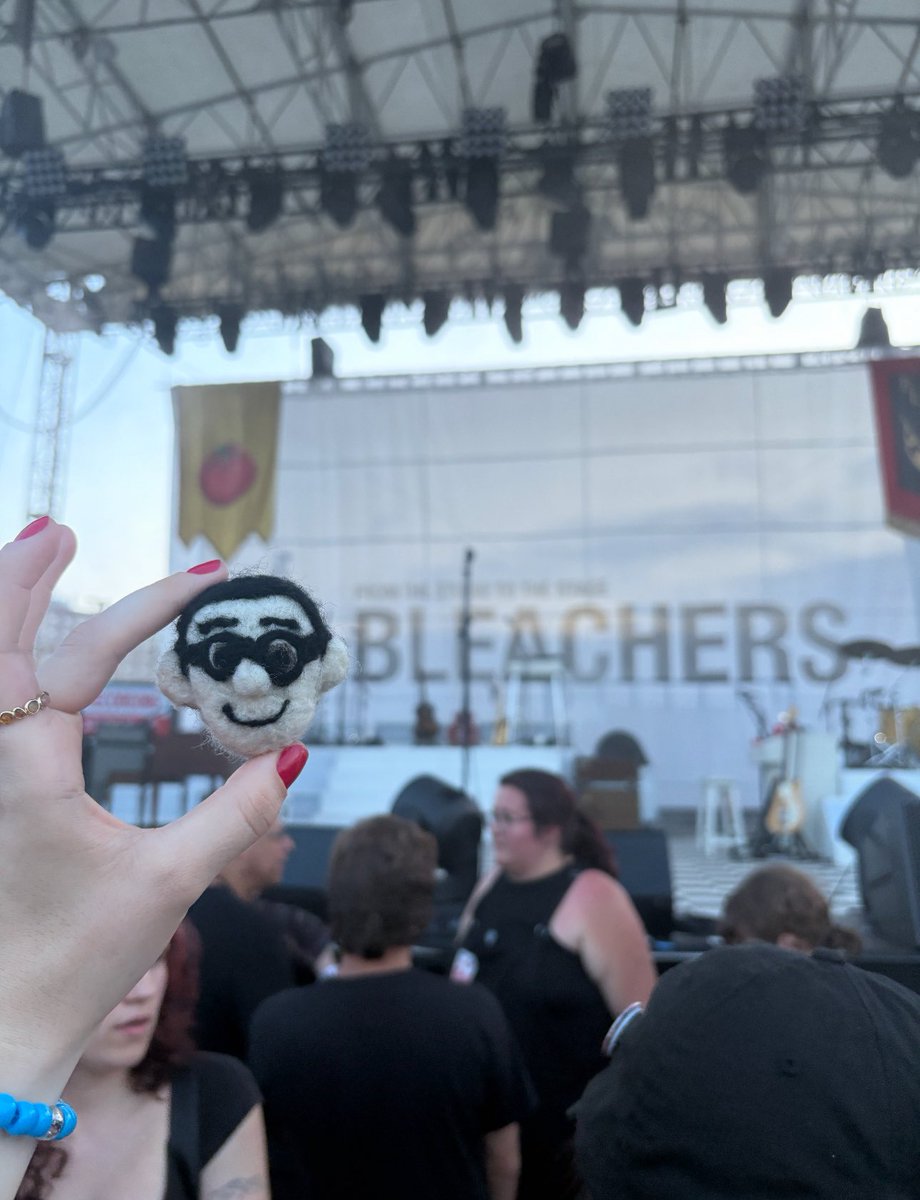 jackinganton0ff's tweet image. Slipping this... thing... into @jackantonoff frocket while he sweats profusely onto us looking like the 👹👹👹 emoji