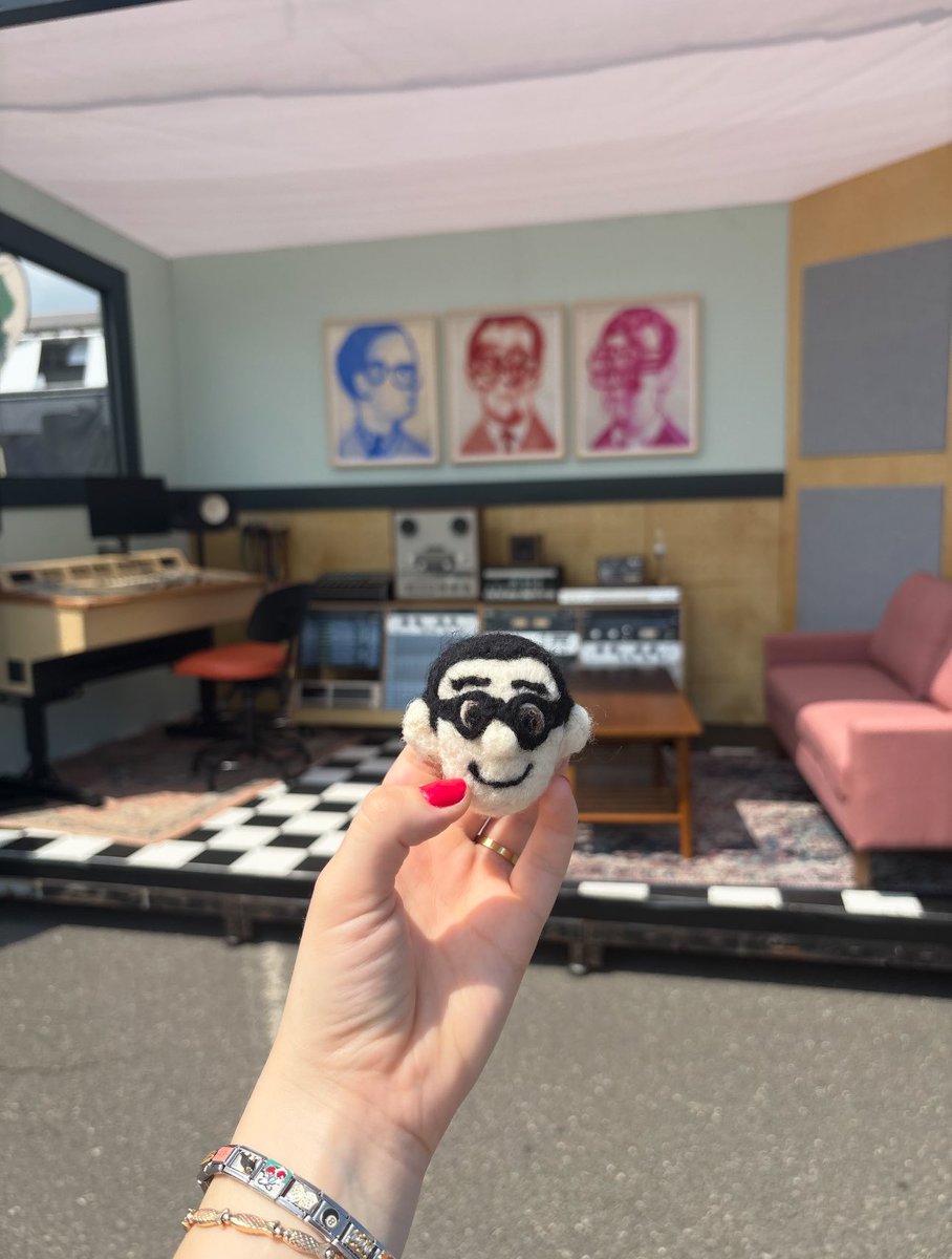 jackinganton0ff's tweet image. Slipping this... thing... into @jackantonoff frocket while he sweats profusely onto us looking like the 👹👹👹 emoji
