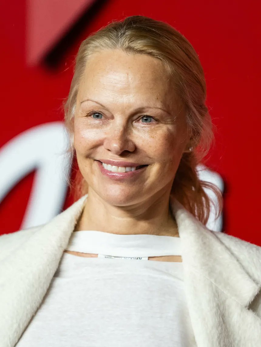 ℜ𝔞𝔩𝔭𝔥 𝔚. 𝔇𝔞𝔳𝔦𝔰 (@analogrules61) on Twitter photo <a href="/LangmanVince/">Vince Langman</a> Pamela Anderson has aged gracefully, imho. Yes, she looks her age, but she didn't ruin her face with plastic surgery. <a href="/LangmanVince/">Vince Langman</a> Pamela Anderson has aged gracefully, imho. Yes, she looks her age, but she didn't ruin her face with plastic surgery.