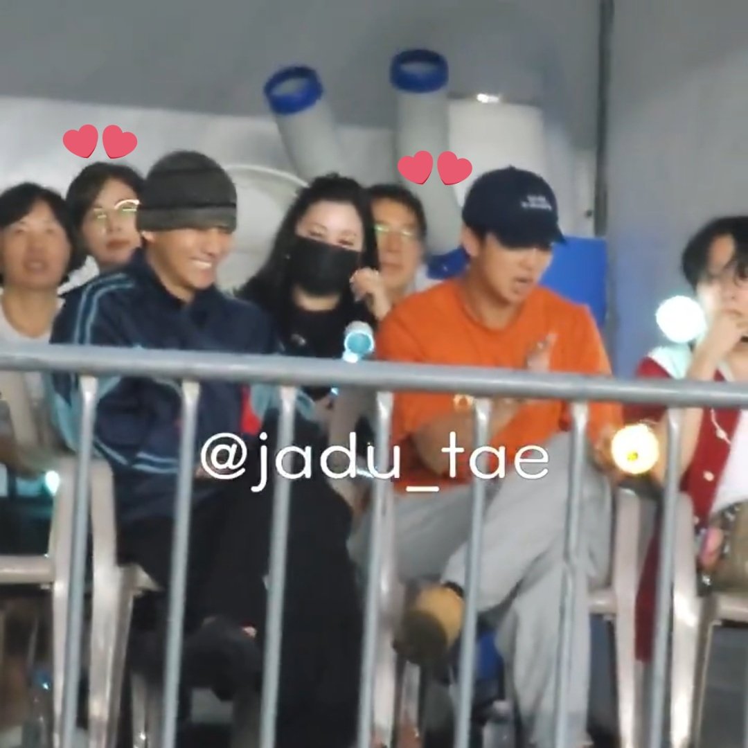 boyfriend and in-laws at seokjinnie's concert 🤭🥰