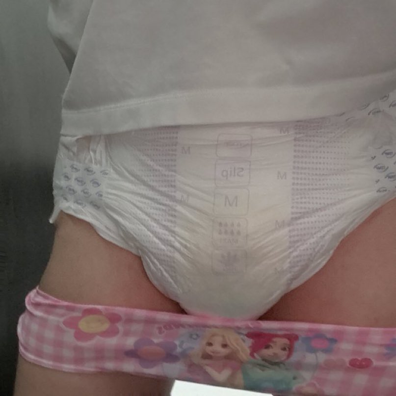 지하철 화장실에서 오줌싼 기저귀 촬영❤️
야설 어디서 봐여!!