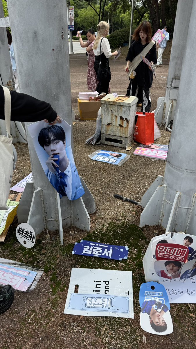 JusOneDay1120's tweet image. Cheering Kit for KIM JUNSEO
1st stage of BOYS II PLANET
μ¬λ‘건 νμ₯ νλ§€ λ° μ’
μ΄μ¬λ‘건 λλ μλ΄
λλ μκ° : 2μ ~ μμ§ λ λκΉμ§
λλ μ₯μ : Aλ 건λνΈ
#κΉμ€μ #KIMJUNSEO
#BOYS2PLANET #보μ΄μ¦2νλλ #μμμ΄ #WEi