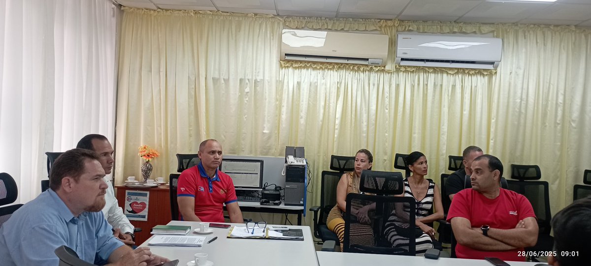 Recibimos hoy en la #IslaDeLajuventud al compañero Ernesto Vallín, Director General de Informática del MINCOM, chequeando resultados de las empresas del sector y estrategias futuras, en ameno intercambio con los trabajadores. #Cuba #SentirPinero