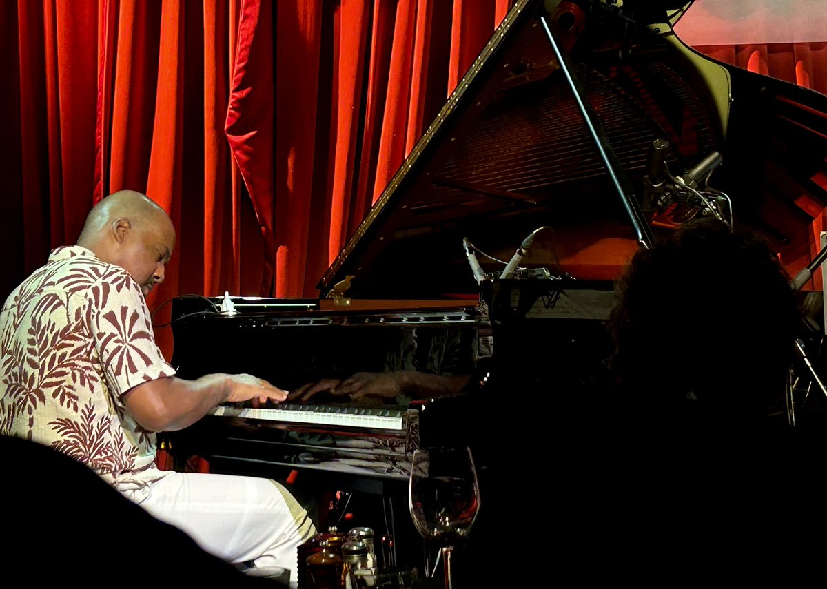 NYC Jazz Record (@nycjazzrecord) on Twitter photo Pianist Eric Scott Reedās quintet <a href="/smokejazzclub/">Smoke Jazz Club</a> hasnāt a weak link: <a href="/EricAlexanderjz/">Eric Alexander</a> Nicholas Payton <a href="/DouglasDezron/">Dezron Douglas</a> Willie Jones III. Reedās album release concert wraps up with a blues and a belated b-day cake. Pianist Eric Scott Reedās quintet <a href="/smokejazzclub/">Smoke Jazz Club</a> hasnāt a weak link: <a href="/EricAlexanderjz/">Eric Alexander</a> Nicholas Payton <a href="/DouglasDezron/">Dezron Douglas</a> Willie Jones III. Reedās album release concert wraps up with a blues and a belated b-day cake.