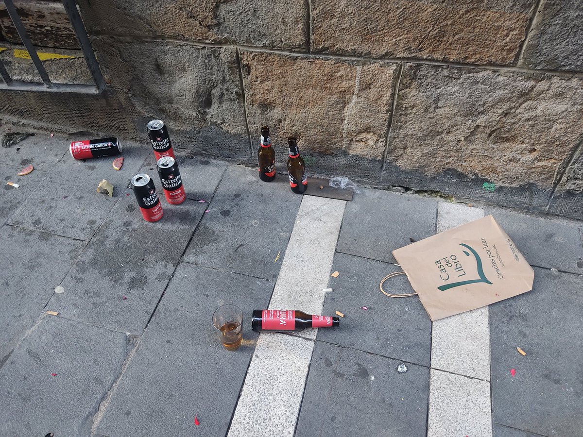 ibaista's tweet image. Hemen auzoa bizi da..Somos un barrio y parecemos un estercolero.. #Iruñea #AldeZaharra #CascoViejo #Pamplona @Pamplona_ayto