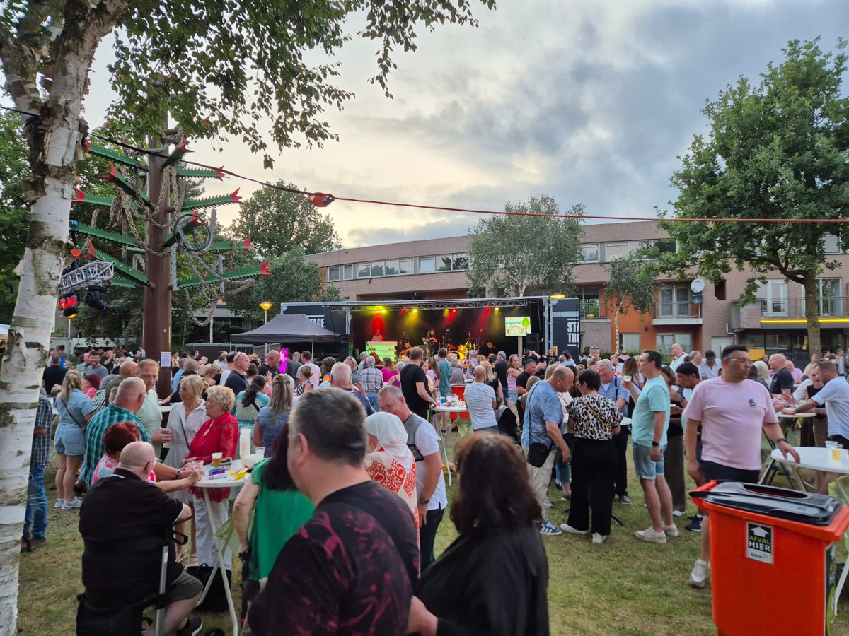 Rijpelberg Live was weer een groot succes! Het wijkfeest trok ook dit jaar veel bezoekers. Samen genoten de wijkbewoners van muziek, gezelligheid en activiteiten.

ditishelmond.nl/rijpelberg-liv… 

 #RijpelbergLive #Helmond #wijkfeest