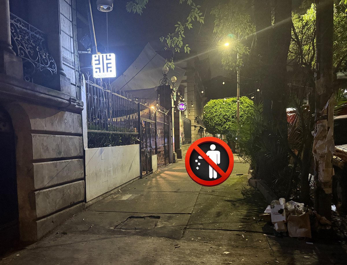 romanorte_9's tweet photo. cada fin de semana hay al menos un bazar sobre  Calle colima 184 y en el centro gallego Están junto a vecinos, no hay botes, venden comida y la gente deja basura. ¿Pueden al menos limpiar antes de cerrar? Por favor regulen esto—no es justo para los vecinos. ¡Gracias! https://t.co/9GfXxaSdxG