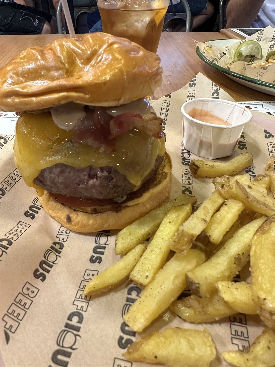 myzykyn's tweet image. Waking up at night because of the heat and suddenly project ideas come to my head 🧠

pd: I can&apos;t forget to put yesterday&apos;s dinner here 🍔