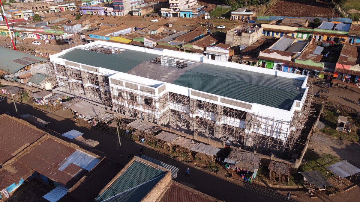 ray_omollo's tweet photo. The Kiirua ESP Market in Meru County is steadily taking shape, with construction now at 83% completion. 

Set against the backdrop of a rich agricultural zone, the market is being developed as a modern, multi-functional hub for local trade and enterprise.

Designed to uplift the trading environment for farmers and small-scale vendors, the facility features key amenities including a kitchen, social hall, ICT hub, mother's room, cold storage and administrative offices. 

Notably, the market is also equipped with an elevated water tank, ensuring reliable water access for hygiene and daily operations, an essential addition for a high-traffic trading space.

The Kiirua ESP Market is expected to significantly boost market access for agricultural produce, improve food handling standards and support livelihoods across the region.