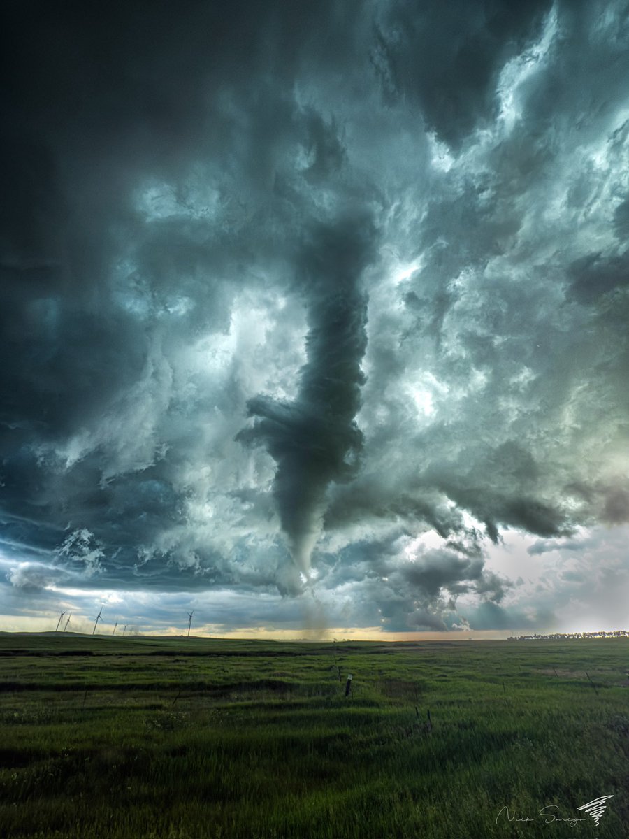 COWeatherguy's tweet image. Yesterday was perfect! Near Center, ND; love that you can look up into the storm! #ndwx
