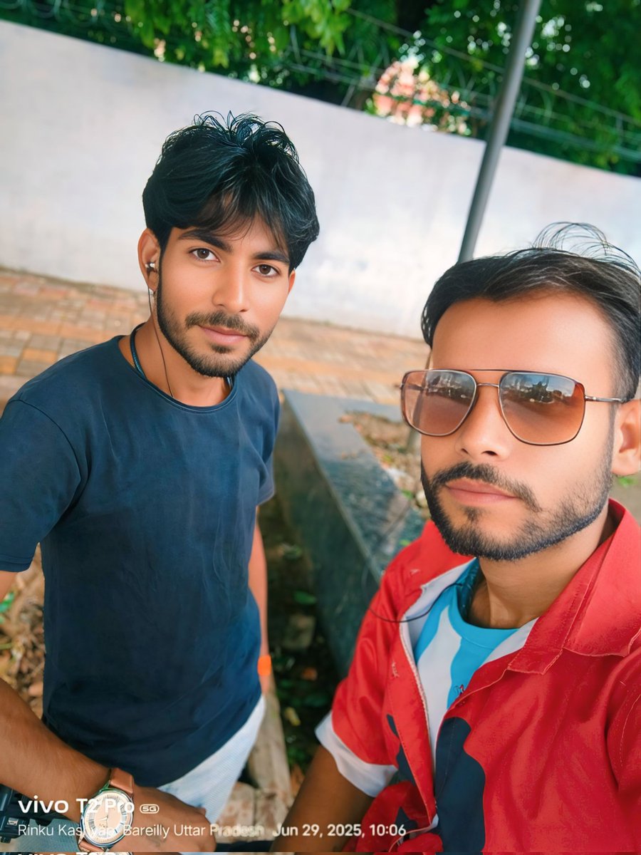 KashyapSubhash9's tweet image. #MR.#kashyap
        ✍️ By:- Subhash Kashyap
आओ बैठो कभी किसी &quot;इतवार&quot; को,
मैं वैसा हूं नही, जैसा मिलता हूं &quot;सोमवार&quot; को..!!!