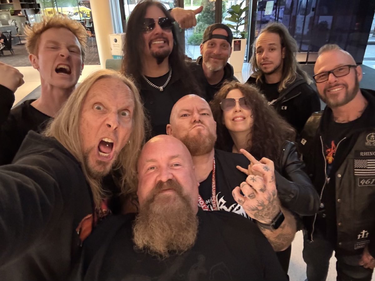 Darkangelthrash's tweet image. Thank you to a wonderful crew🙏 we appreciate you so much!
#tonsofrock
#darkangelthrash
#ronrinehart
#michaelgonzalez
#ericmeyer
#genehoglan
#laurachristine #theatomicclock
#darknessdescends
#thrashmetal
#deathmetal
#reversedrecords