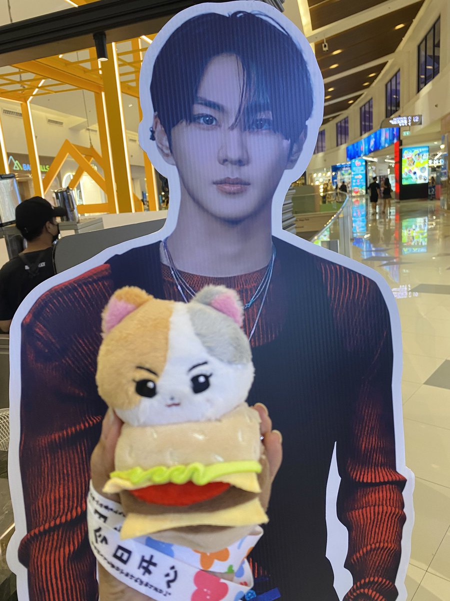 Namhom_jw's tweet photo. แอดมินน่ารักบรีฟดีงามสตดจองวอนหล่อมากขอกราบอวยยศให้แอดมิน
เมนูอร่อยมากๆพนักงานบริการดีเว่อว่างจะไปลองเมนูอื่นด้วยค่ะเรามาพร้อมสายฝนและสายรุ้งเลย☺️
สาขาเมกาบางนา❤️🙇🏻♀️
#ENHYPEN
#엔하이픈 #EN_WORLDTOUR_WALKTHELINE
#WALKTHELINE_IN_BANGKOK
#NoseTea
#RealCheese https://t.co/s5e8YmWamt