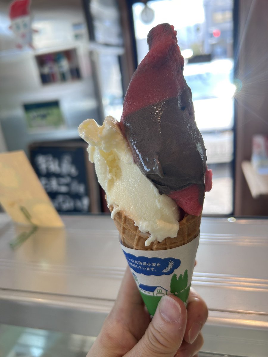 Geream's tweet photo. 今日赤黒ジェラートあります
クラコンの人はダブルの値段でトリプ��にできます！ https://t.co/TLRusS0IyC