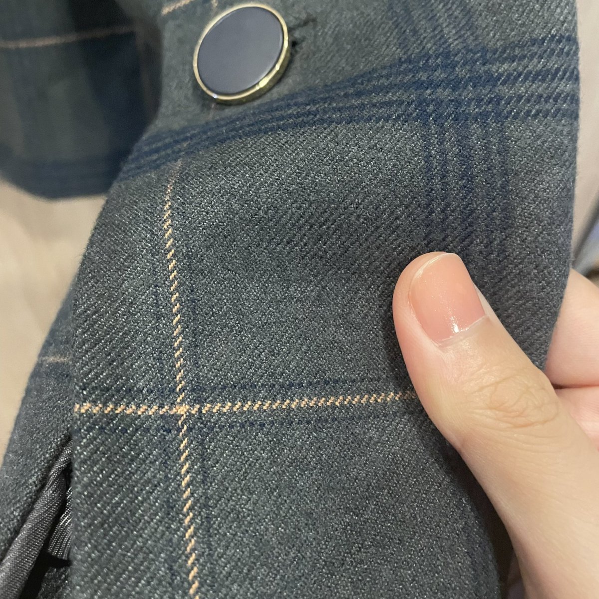 capesulfate's tweet photo. 18) Crop Blazer มีซับใน ผ้าดีมาก 
คัตติ้งดี ใหม่ ผ้าหนา ซักเก็บอย่างเดียวค่ะ
ใส่กับกระโปรงก็สวยเริ่ด
280 บาท 😭

#ส่งต่อเสื้อผ้า #เสื้อผ้ามือสอง #เสื้อผ้า #ส่งต่อกระเป๋า #เสื้อcintage #ส่งต่อcintage #ส่งต่อstylist #ส่งต่อbeming #กระเป๋ามือสอง #กระเป๋า #โล๊ะตู้เสื้อผ้า https://t.co/eU4bI2FOfw