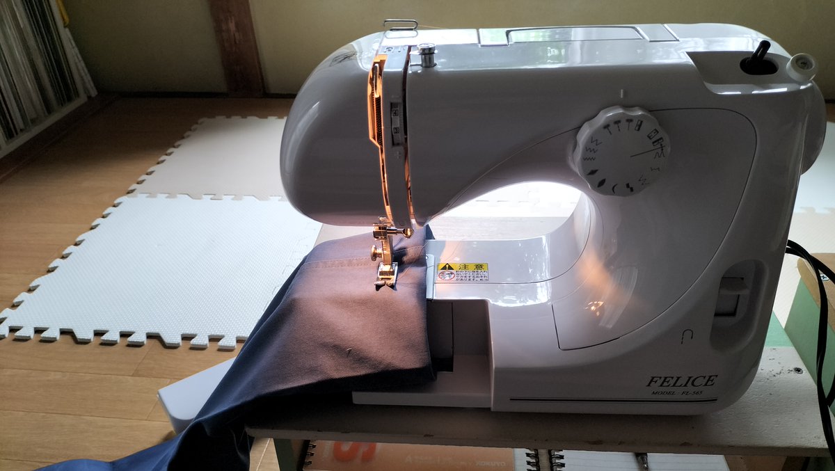 omosiro_record's tweet photo. もっと早く導入すべきだった。めっちゃ便利♪
とりあえず作業服の裾上げ
#ミシン #手芸 https://t.co/8CBFkwGXHv