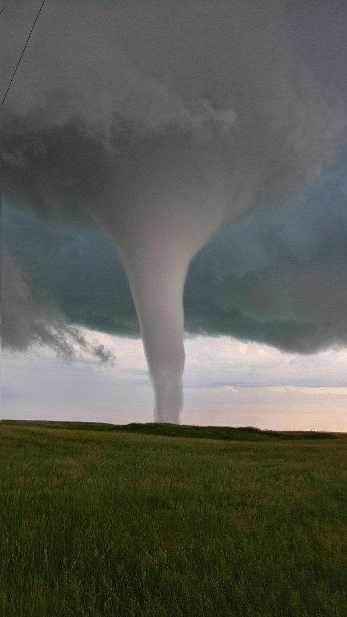 RiskeChris's tweet image. This tornado&apos;s name is Gary