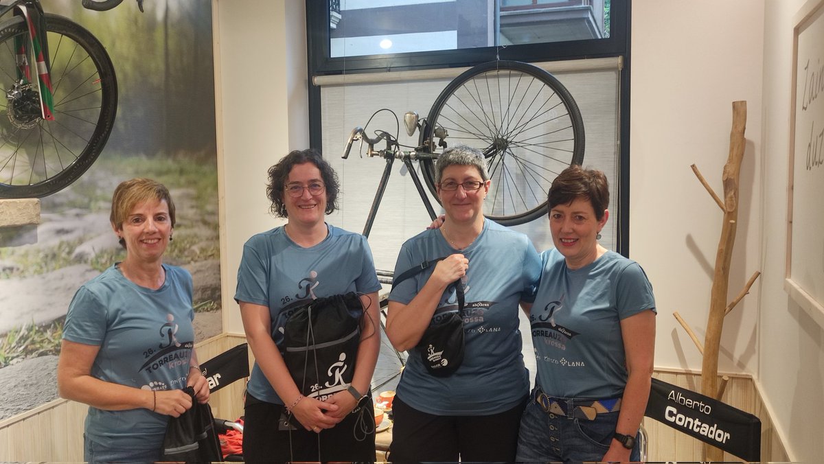 Azken txanparako indarrak hartuta! Eta zuek? Animo partaide eta laguntzaile guztiei.  Eta herritarrei gonbidapena 10:00etarako Torreauzora hurbiltzeko
#Torreauzolasterketa #oñati