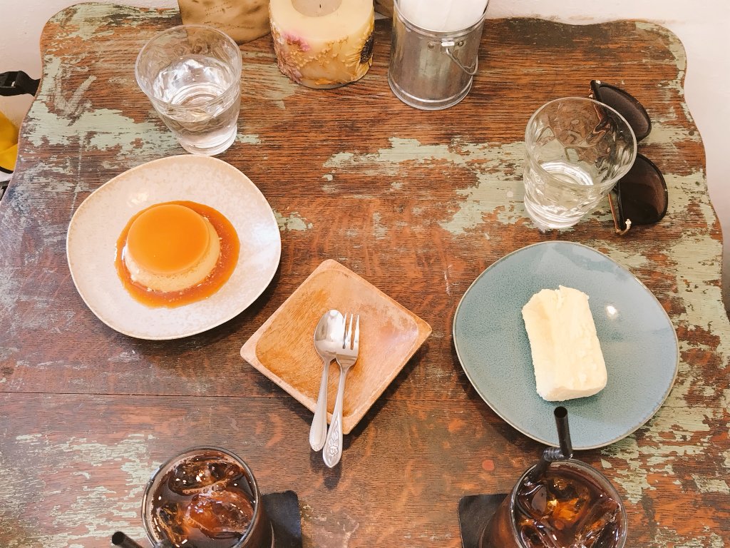 おしゃれなカフェにサイクルウェアで来たよ