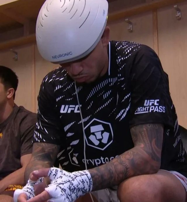 "Brandon Royval in the locker room wearing a helmet intended to aid neurological function." #ufc #fightnight 

Happens to be our helmet at <a href="/Neuronic/">Neuronic</a>